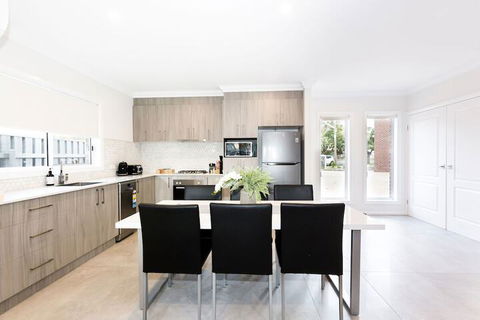 Wagga Apartments 5 - Sydney 4u 2