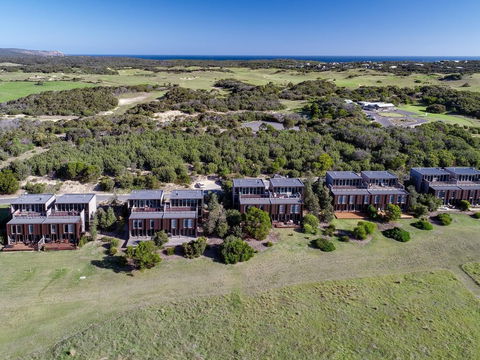 DREW Stay On St. Andrews Top Rated Golf Course - Sydney 4u 3