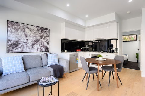 CARLISLE Bright Townhouse In Great Location - Accommodation Sydney 2