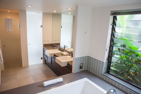 Sea Temple - 160 Luxury Swimout - Accommodation Sydney 6