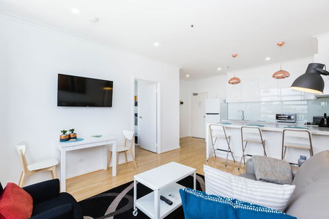ROLAND, 1BDR Melbourne Apartment - Sydney 4u 0