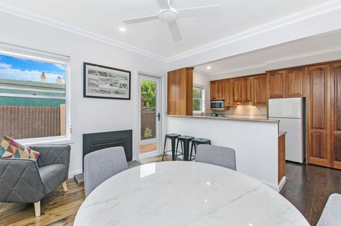 Fieldings Lair - Sydney 4u 6