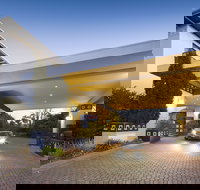 Ramada by Wyndham Diplomat Canberra - Accommodation Sydney