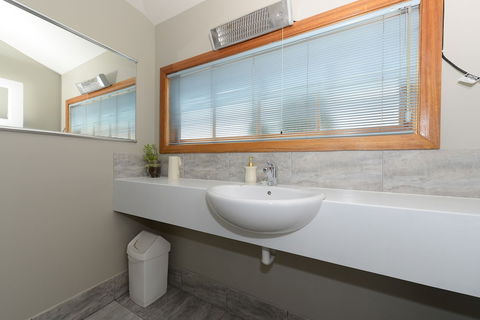 Edinburgh Gallery Bed & Breakfast - Accommodation Sydney 4
