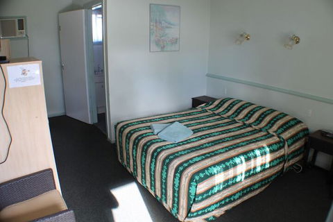 Lake Forbes Motel - Sydney 4u 6