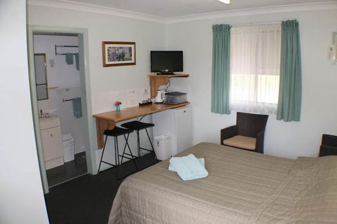 Lake Forbes Motel - Sydney 4u 5