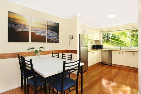 Flynns On Surf Beach Villas - Accommodation Sydney 3