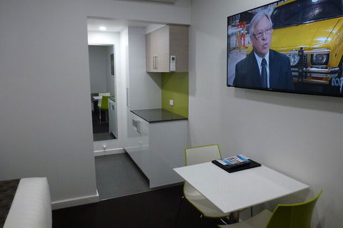 Golden Chain Tower Motor Inn - Sydney 4u 5