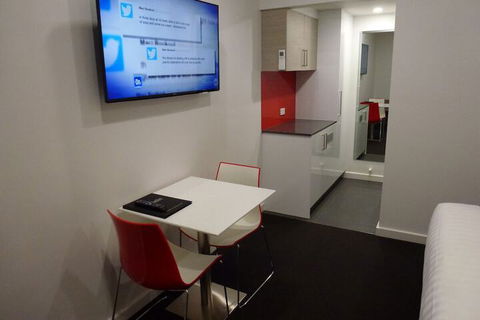 Golden Chain Tower Motor Inn - Sydney 4u 4