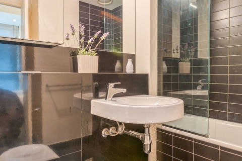 CBD Collins St. Near Southern Cross - Accommodation Sydney 5