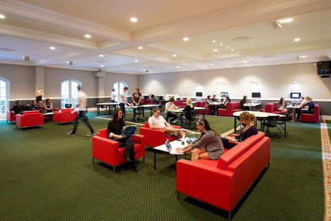 RMIT Village House - Sydney 4u 6