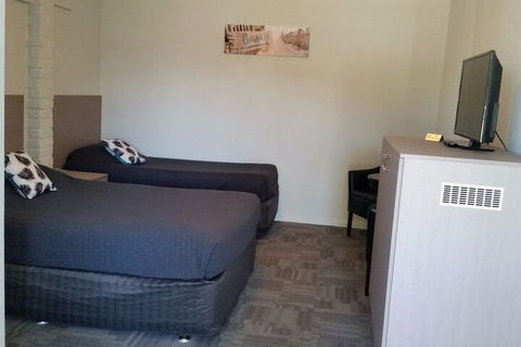 Foreshore Motel - Accommodation Sydney 5