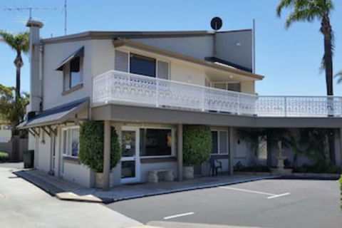 Foreshore Motel - Accommodation Sydney 0