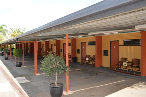 Motel Oasis - Accommodation Sydney 0