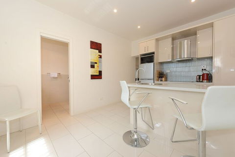 Hobart Lodge - Accommodation Sydney 0