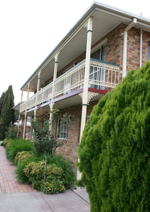 Grand Manor Motor Inn - Queanbeyan - Sydney 4u 1