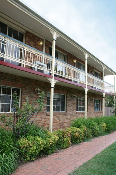 Grand Manor Motor Inn - Queanbeyan - Sydney 4u 4