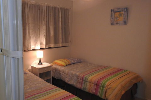 Immaculate First Floor Waterfront Unit Welsby Pde Bongaree - Sydney 4u 2