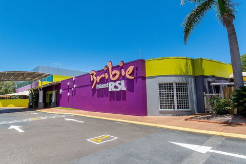 Immaculate First Floor Waterfront Unit Welsby Pde Bongaree - Sydney 4u 1