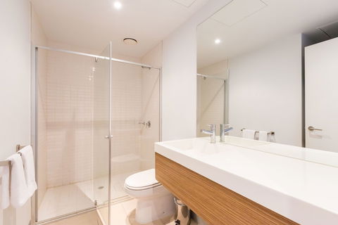 RIVER, 1BDR Melbourne Apartment - Sydney 4u 4