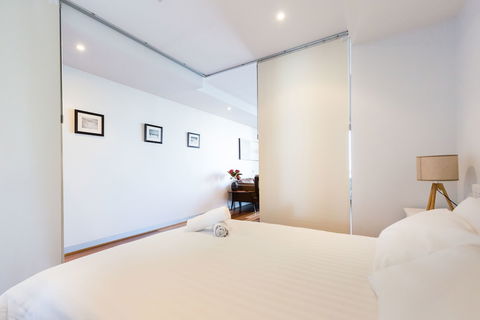 RIVER, 1BDR Melbourne Apartment - Sydney 4u 2