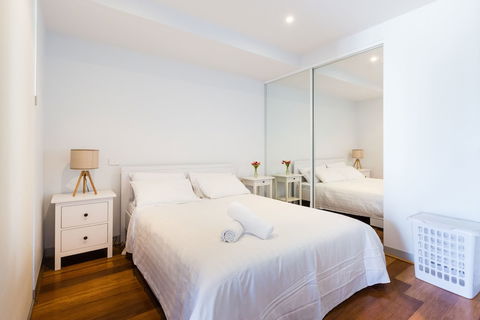 RIVER, 1BDR Melbourne Apartment - Sydney 4u 3