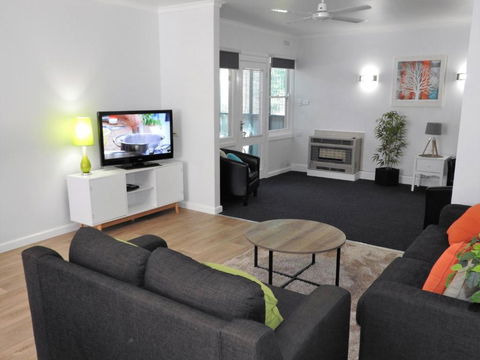 Wattle Grove Villa - Accommodation Sydney 6