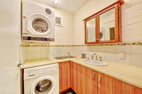 Snow Ski Apartments 16 - Sydney 4u 5