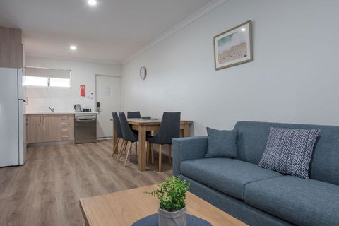 Jurien Bay Motel Apartments - Sydney 4u 5