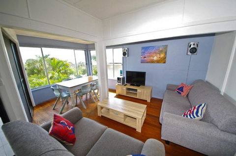 Apollo 1 9 Hodgson Street - Sydney 4u 1