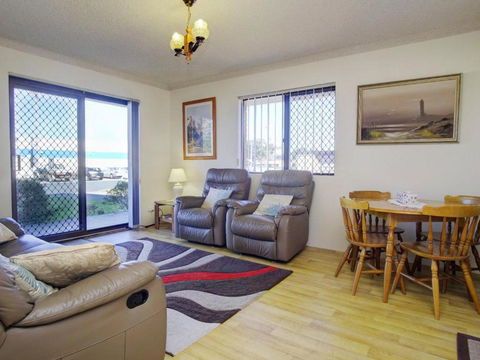 Seabreeze 6 Opposite Bowling Club - Accommodation Sydney 6