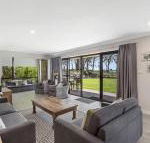 19 Bay Parklands 2 Gowrie Avenue ground floor renovated unit with water views  WIFI - Accommodation Sydney