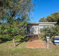 The Croft 11 Boulder Bay Rd Cosy Beach House with Aircon  only 270m to the Beach - Accommodation Sydney