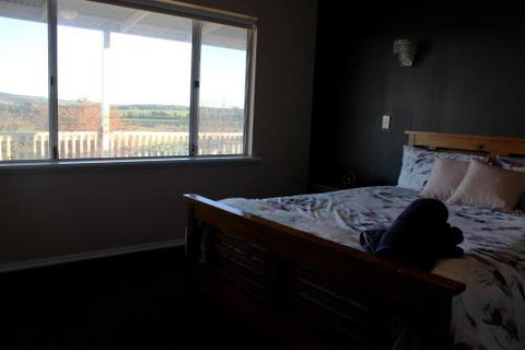 A Better Life Animal Sanctuary FarmStay Private Two Bedrooms Lounge Room & Bathroom & Toilet Shared Kitchen - Sydney Resort 4