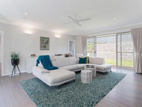 Iluka 46 Soldiers Point Rd Stunning Air Conditioned House With WIFI & Water Views - Sydney 4u 5