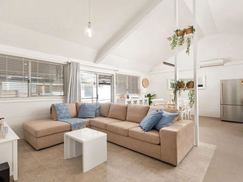 Little Kingsley Beach House 59A Kingsley Drive - Accommodation Sydney 0