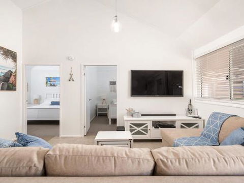 Little Kingsley Beach House 59A Kingsley Drive - Accommodation Sydney 4