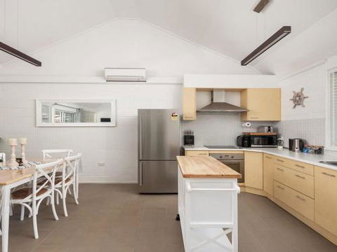 Little Kingsley Beach House 59A Kingsley Drive - Accommodation Sydney 5