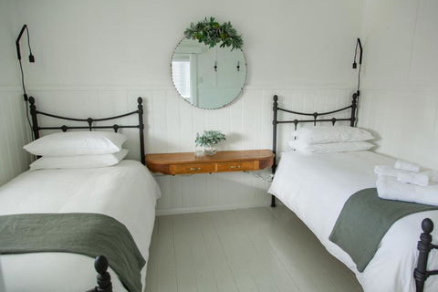The Rested Guest 3 Bedroom Cottage West Wyalong - Sydney 4u 5