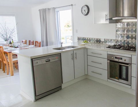 The Rested Guest 3 Bedroom Cottage West Wyalong - Sydney 4u 4