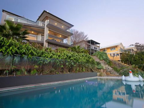 Absolute Waterfront Lakehouse Fishing Point Waterfront Pool Jetty - Accommodation Sydney 0