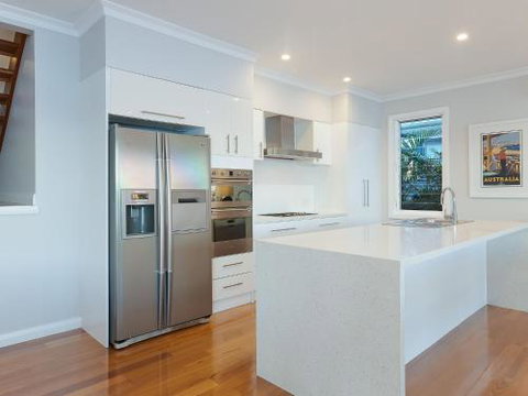 Absolute Waterfront Lakehouse Fishing Point Waterfront Pool Jetty - Accommodation Sydney 5