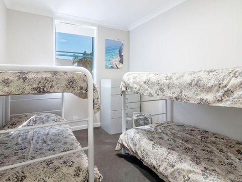 Across The Road From The Beach! - Accommodation Sydney 2