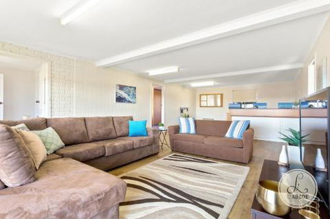 TASSIE SEASIDE SERENITY LAbode Accommodation - Sydney 4u 2