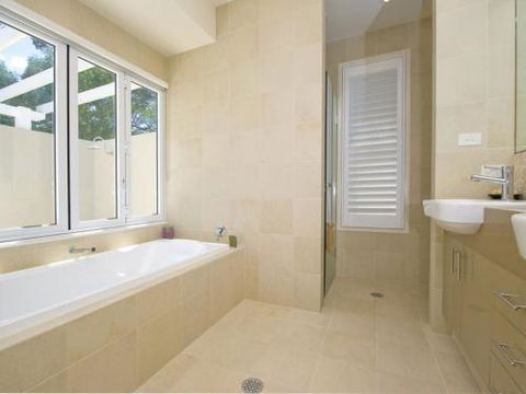 Echo Beach House 16 Reflections Dr Luxurious House With Magnificent Pool & Ducted Air - Accommodation Sydney 6