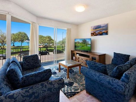 Kings Beach Ocean Front Views Private Balcony Overlooking Kings Beach - Accommodation Sydney 3