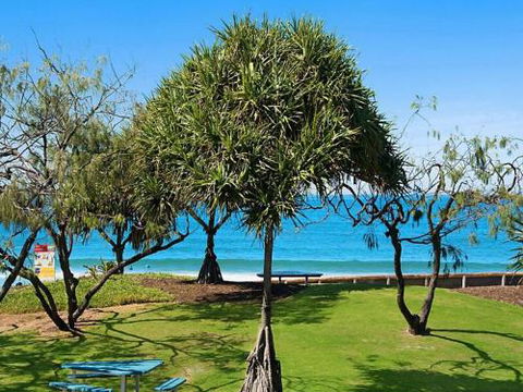 Kings Beach Ocean Front Views Private Balcony Overlooking Kings Beach - Accommodation Sydney 4