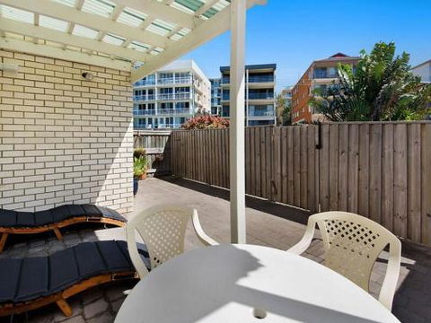 Kings Beach Ocean Front Views Private Balcony Overlooking Kings Beach - Accommodation Sydney 1