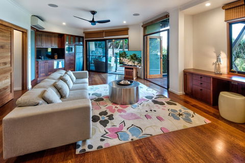 Iluka Luxury House With Ocean Views On Half Acre With Pool And Two Golf Buggies - Sydney 4u 2
