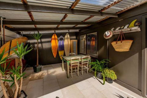 SUNSET BEACH SHACK On SURF - Accommodation Sydney 5
